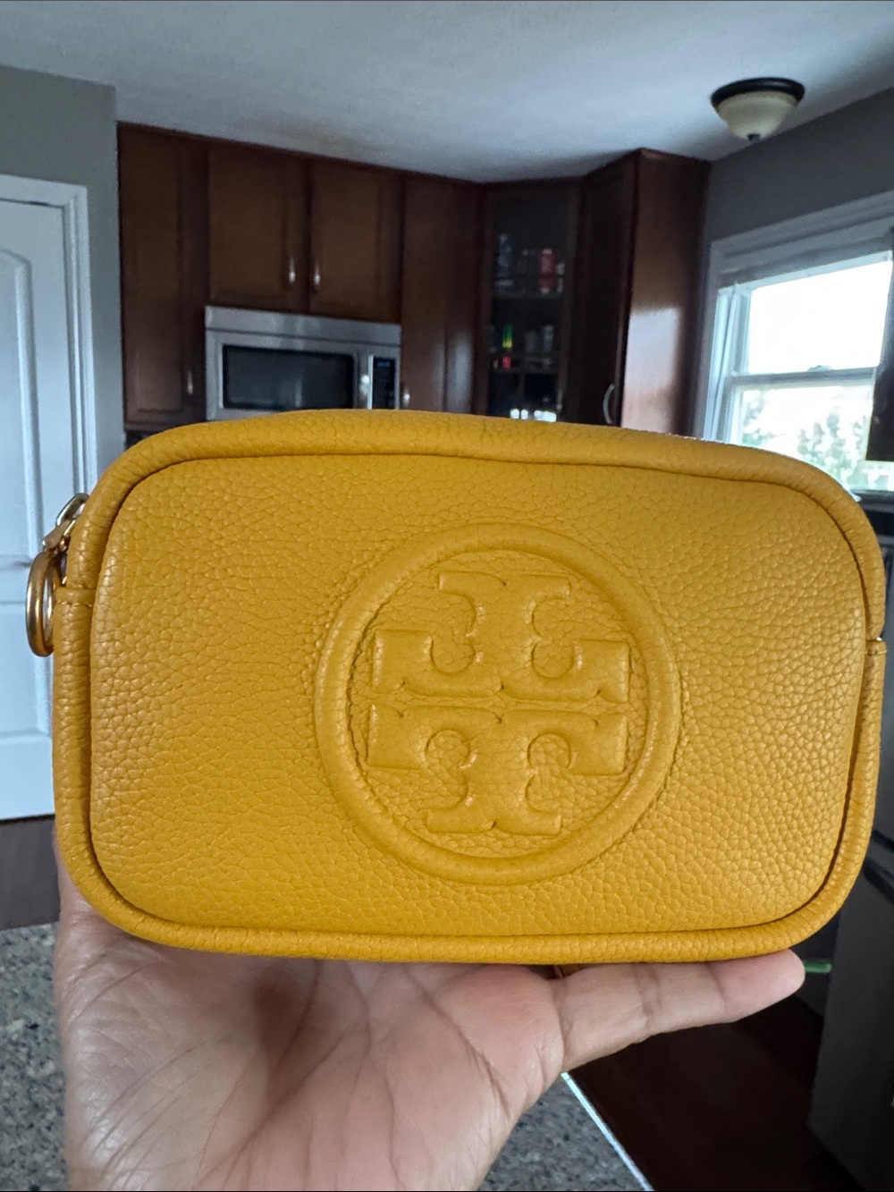 💛Tory Burch 🌻Pebbled Leather Logo Camera Bag - Yellow